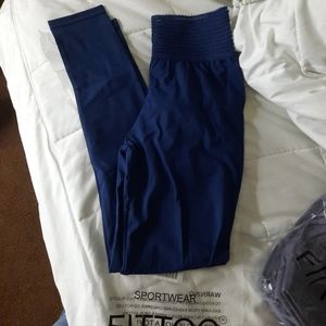 Navy blue ruched butt leggings